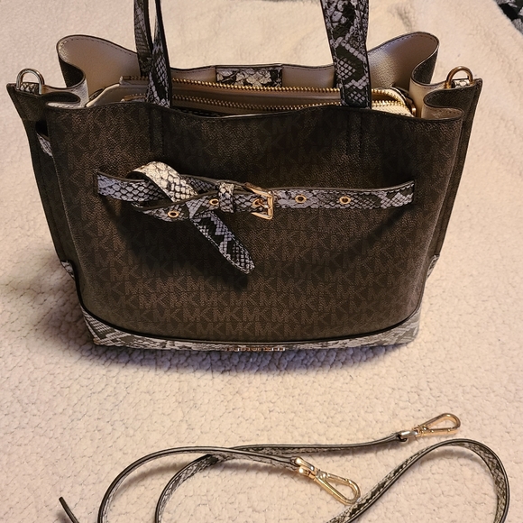 Michael Kors purse - Picture 8 of 8